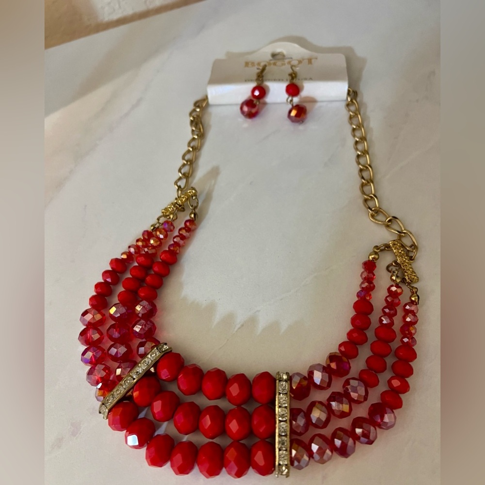 NWT Exquisite Red and Gold Beaded Necklace and Earrings Set